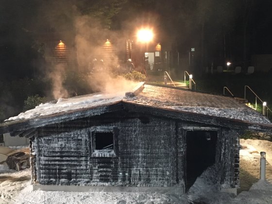 Saunabrand_zerstörte Blockhaussana zerstoerte_blockhaussauna_im_aquariush.jpg
